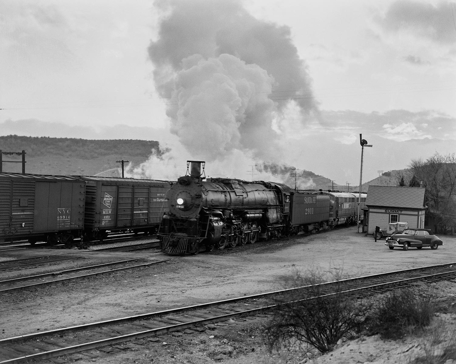 AT&SF no. 2911 484 Eastbound at Summit Station, Cajon Pass MD